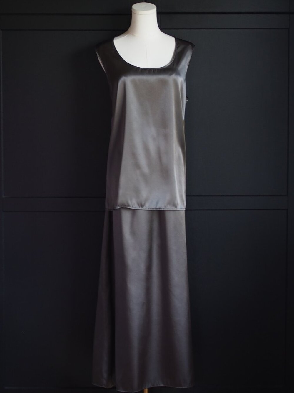 Pennington's | NWOT 2 Pc Satin Skirt and Sleeveless Top